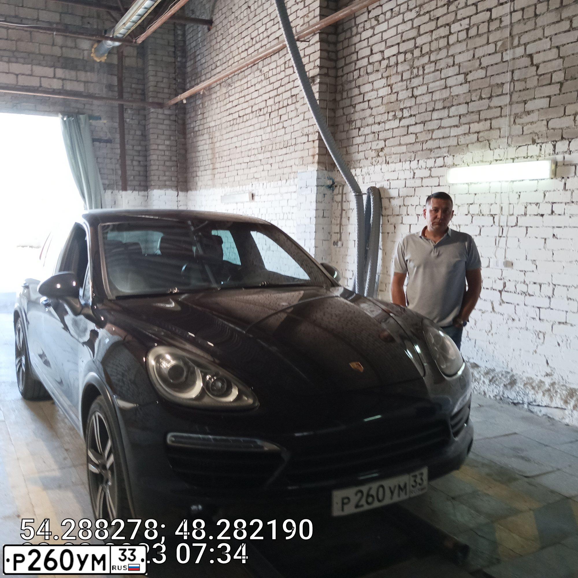 Фото автомобиля PORSCHE CAYENNE, 2012 — госномер А888МС78. Цвет: ЧЕРНЫЙ