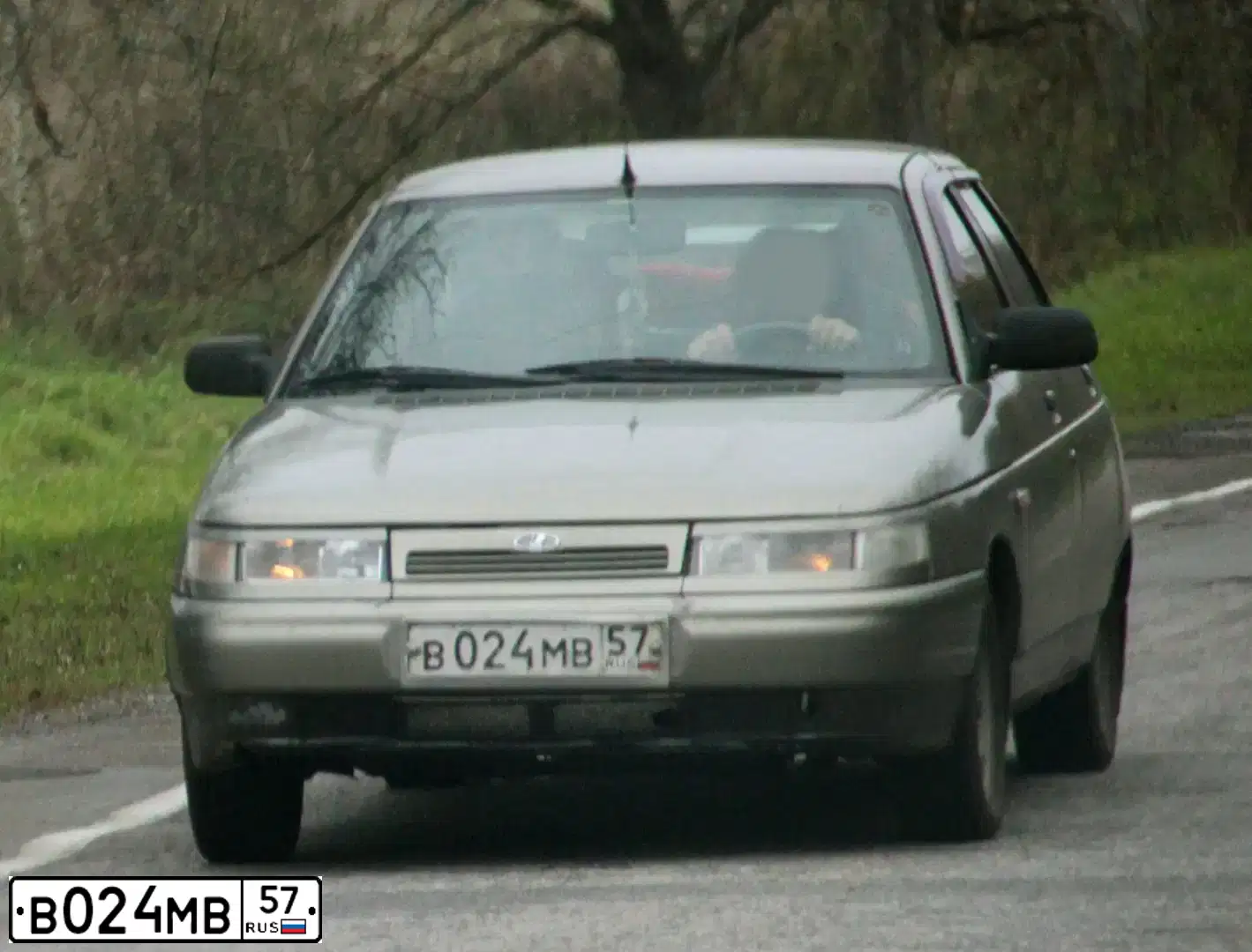 Фото автомобиля LADA 2112, 2002 — госномер В024МВ57. Цвет: СЕР СЕРО ЗЕЛЕНЫЙ