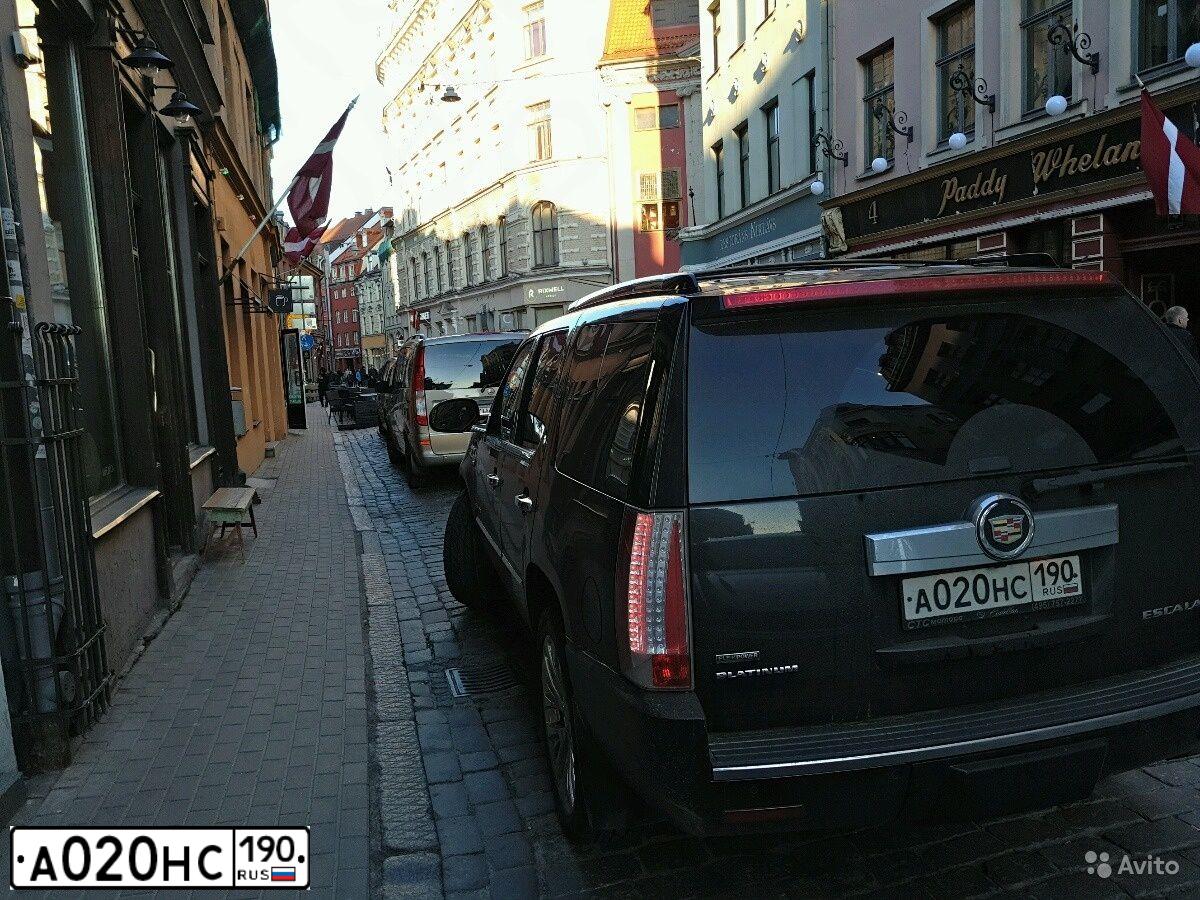 Фото автомобиля CADILLAC ESCALADE, 2010 — госномер М706АТ799. Цвет: ЧЕРНЫЙ