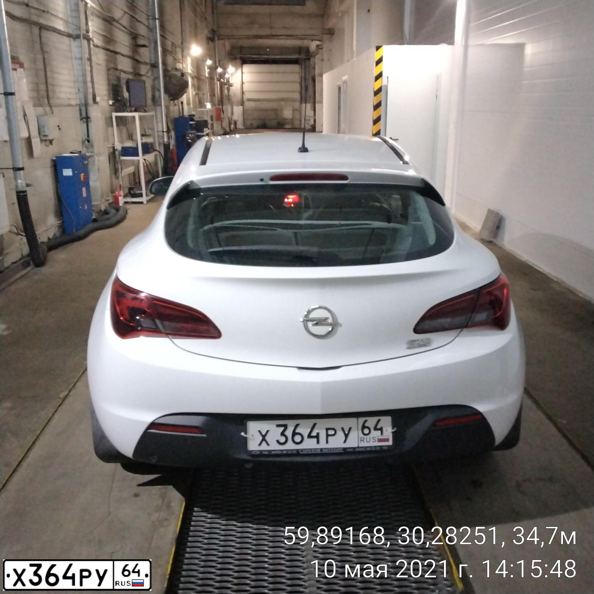 Фото автомобиля OPEL ASTRA, 2012 — госномер К855РУ198. Цвет: Белый