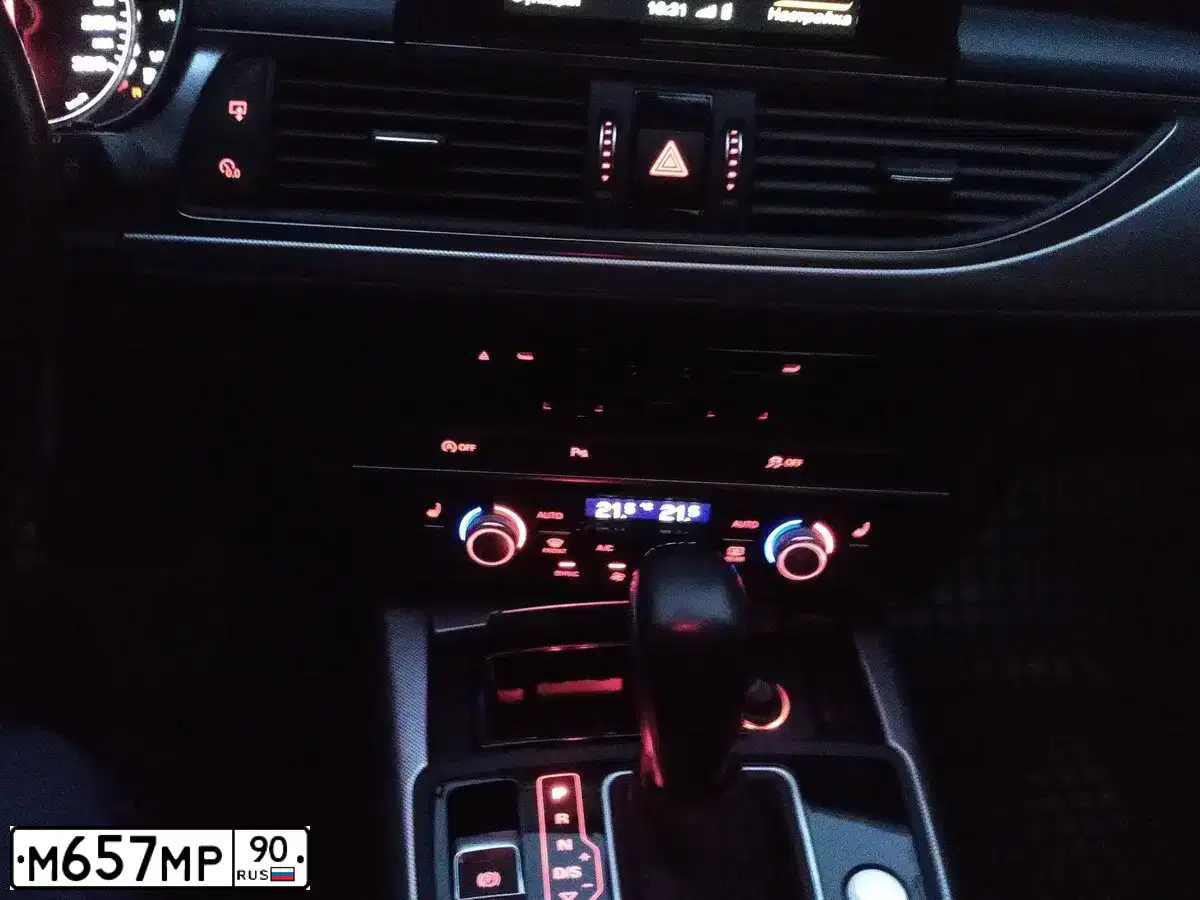 Фото автомобиля AUDI A8, 2000 — госномер М657МР90. Цвет: СЕРЕБРИСТЫЙ