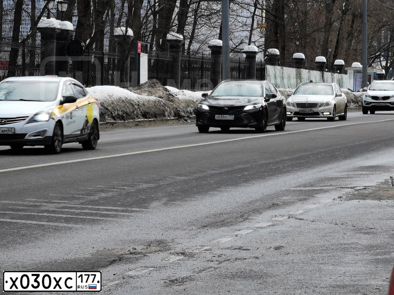 Фото автомобиля TOYOTA COROLLA, 2007 — госномер Р921ТУ69. Цвет: СЕРЫЙ