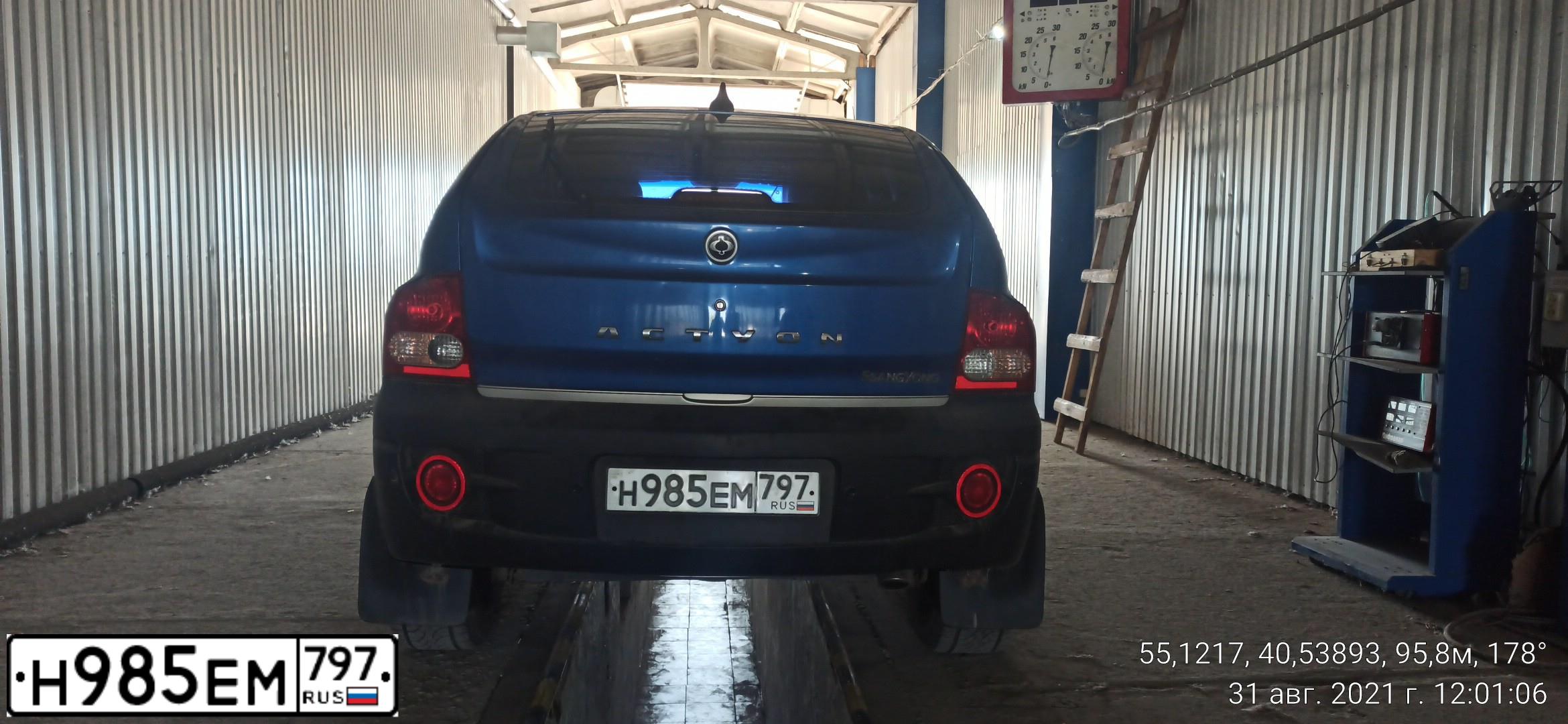Фото автомобиля SSANGYONG MUSSO, 2010 — госномер Х224ВА777. Цвет: синий