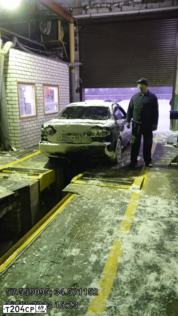 Фото автомобиля MAZDA 6, 2004 — госномер Е251УМ69. Цвет: ЧЕРНЫЙ