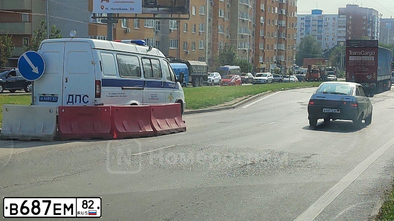 Фото автомобиля ФОЛЬКСВАГЕН POLO, 2017 — госномер В687ЕМ82. Цвет: СЕРЕБРИСТЫЙ