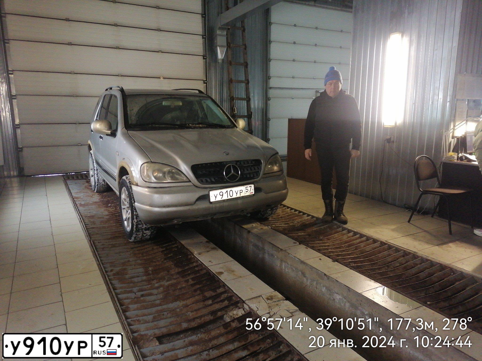 Фото автомобиля MERCEDES M-KLASSE, 2000 — госномер С206СС97. Цвет: СЕРЫЙ