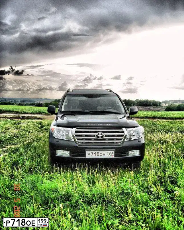 Фото автомобиля TOYOTA LANDCRUISER 200, 2008 — госномер Р486ОУ797. Цвет: ЧЕРНЫЙ