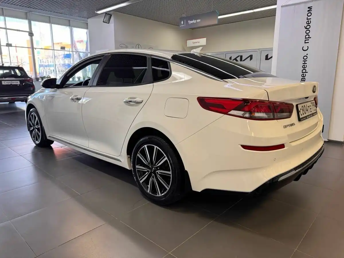 Фото автомобиля KIA MAGENTIS / OPTIMA, 2019 — госномер К726ОК977. Цвет: БЕЛЫЙ