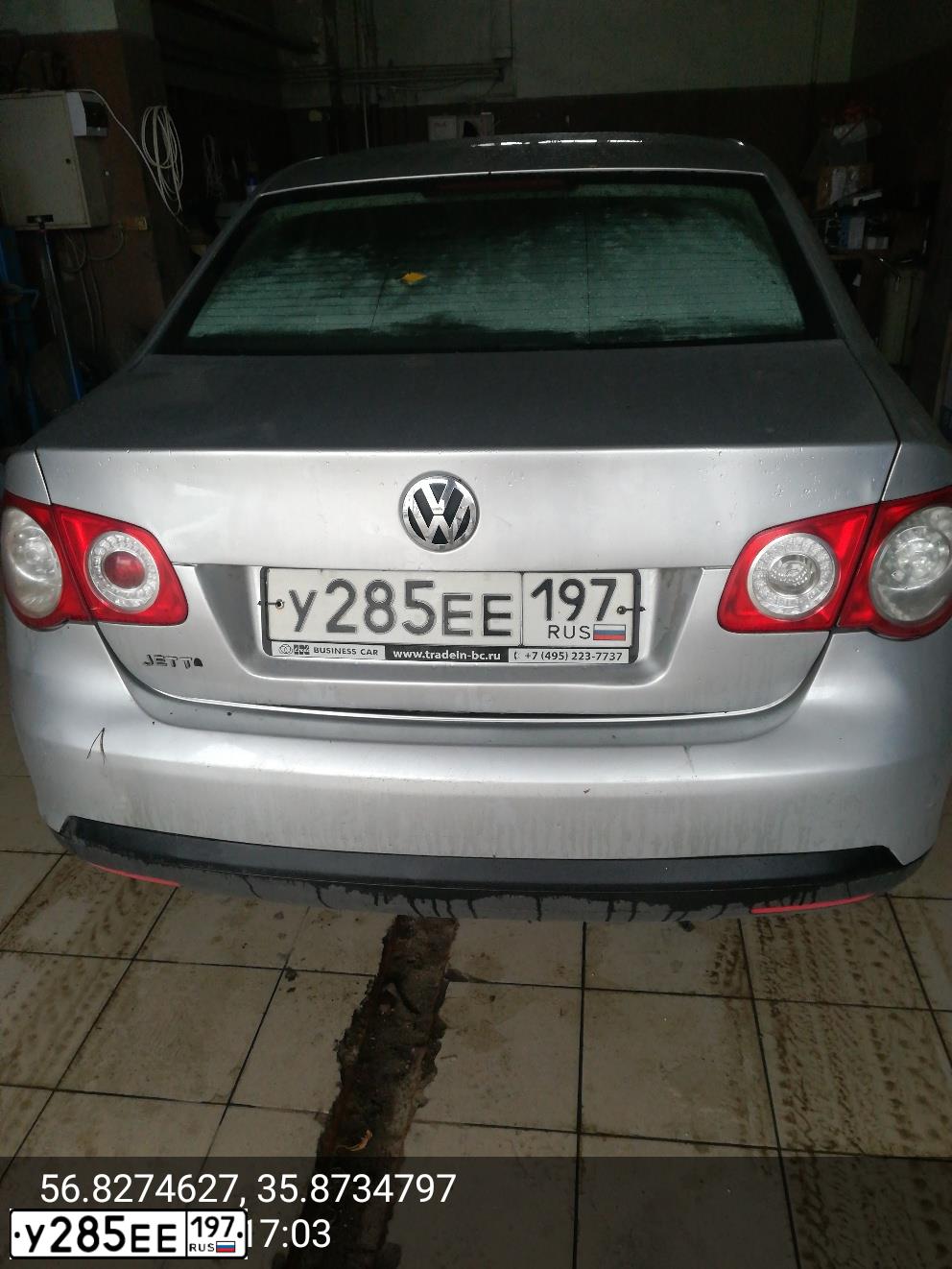 Фото автомобиля VOLKSWAGEN JETTA, 2010 — госномер Р843ТС69. Цвет: Серебристый