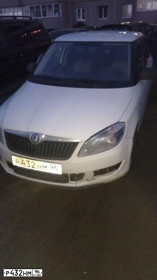 Фото автомобиля SKODA FABIA, 2010 — госномер С341СЕ196. Цвет: Белый