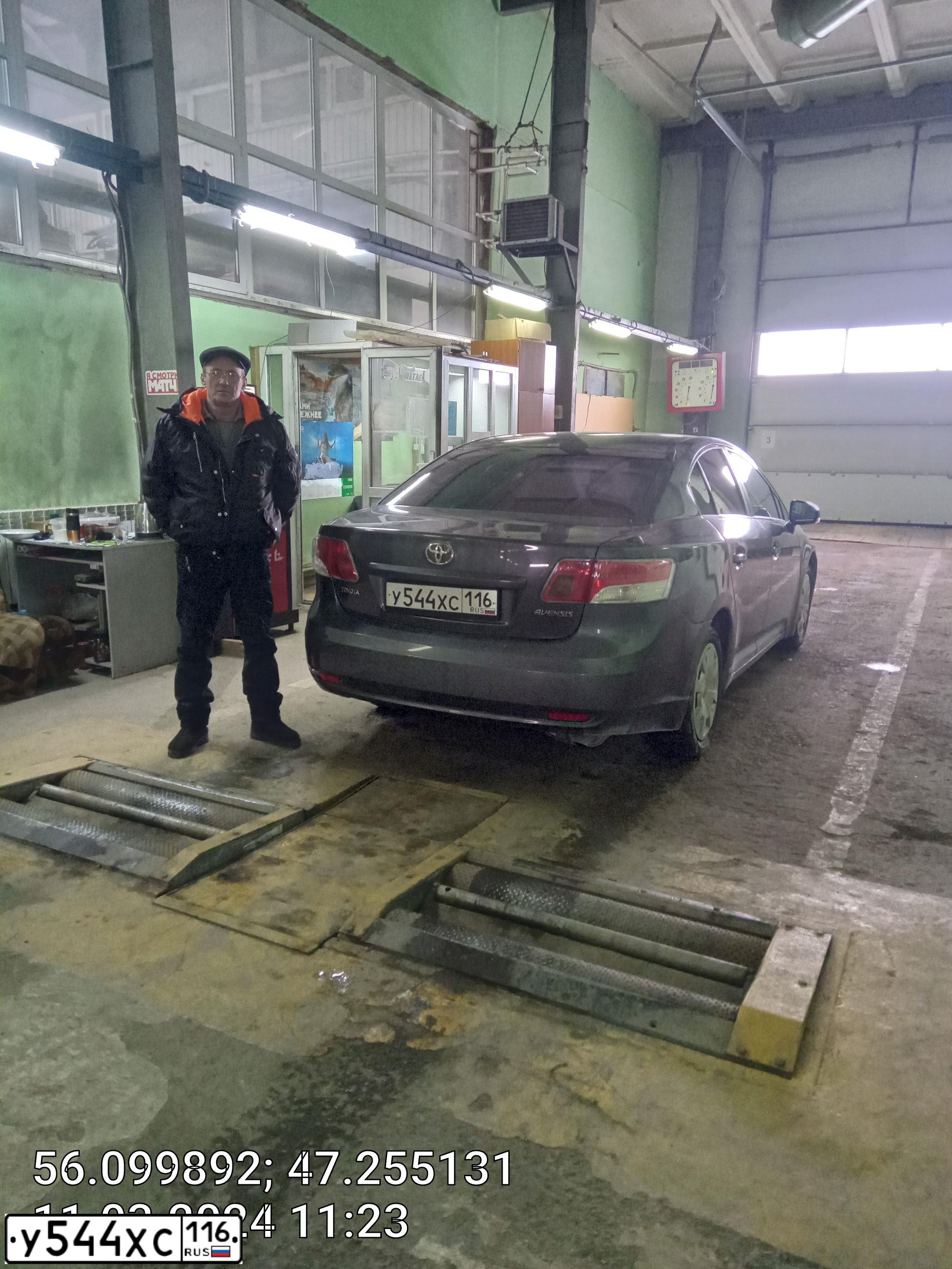 Фото автомобиля TOYOTA AVENSIS, 2009 — госномер М126РН21. Цвет: СЕРЫЙ