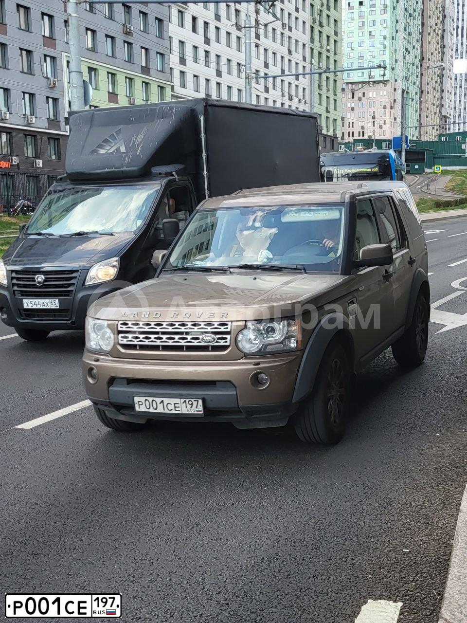 Фото автомобиля LANDROVER DISCOVERY, 2012 — госномер Х797РМ797. Цвет: КОРИЧНЕВЫЙ