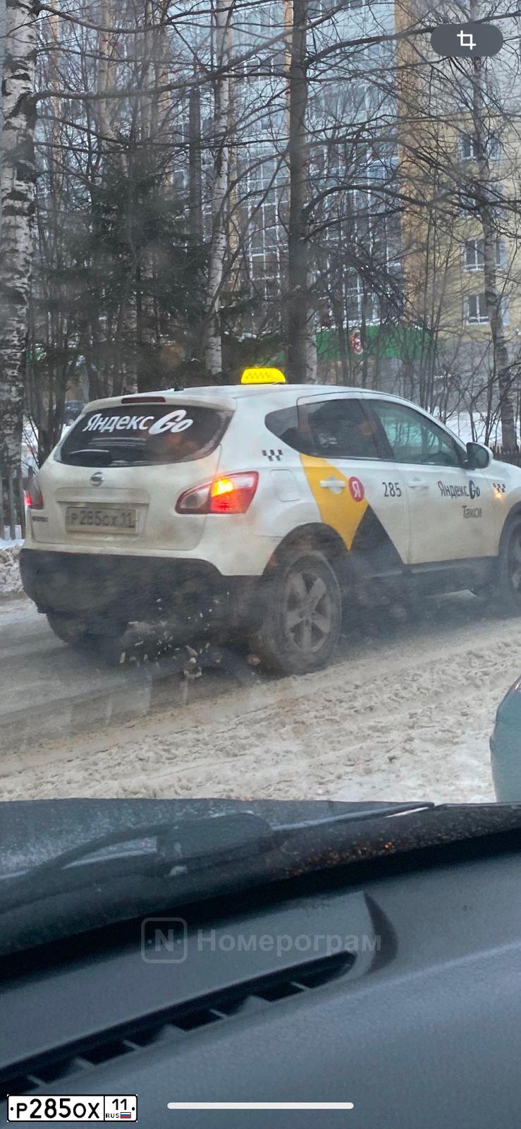 Фото автомобиля NISSAN QASHQAI, 2010 — госномер Р285ОХ11. Цвет: Белый