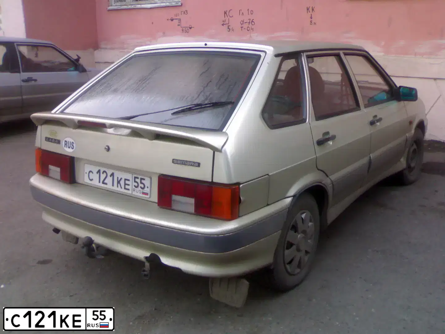 Фото автомобиля LADA 2114 SAMARA, 2006 — госномер С121КЕ55. Цвет: СЕРЕБРИСТО-БЕЖЕВЫЙ