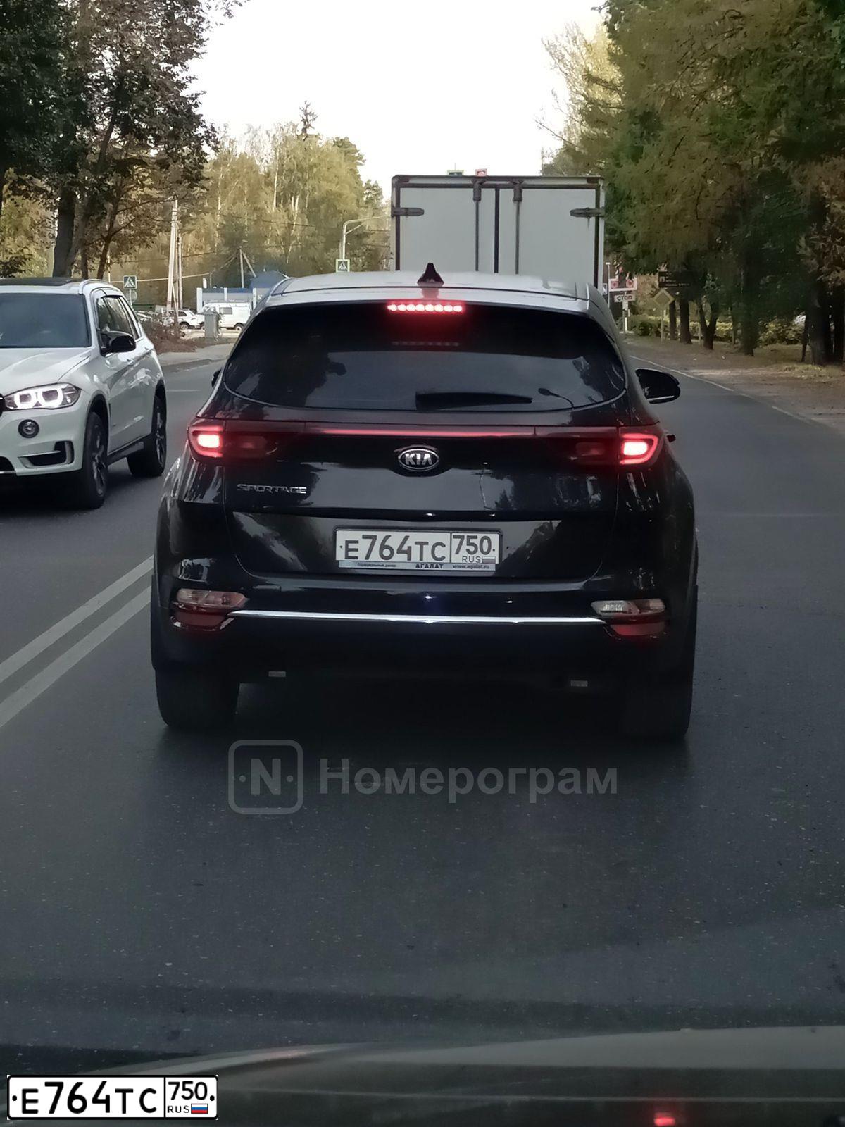 Фото автомобиля KIA SPORTAGE, 2018 — госномер Е764ТС750. Цвет: ЧЕРНЫЙ ПЕРЛАМУТР