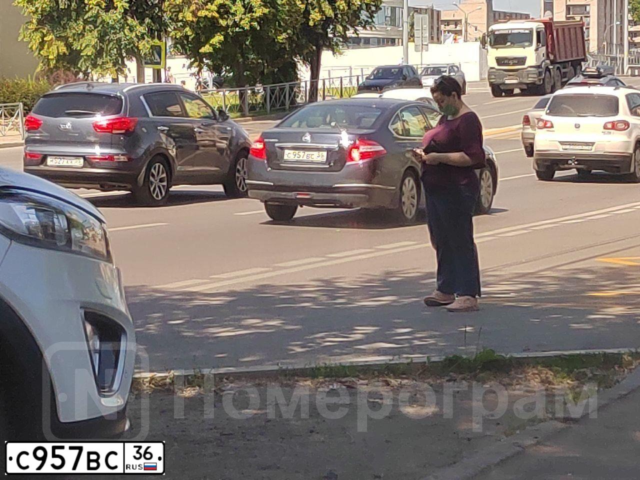 Фото автомобиля LADA 2121 NIVA, 1988 — госномер В662АН136. Цвет: ТЕМНО-КРАСНЫЙ