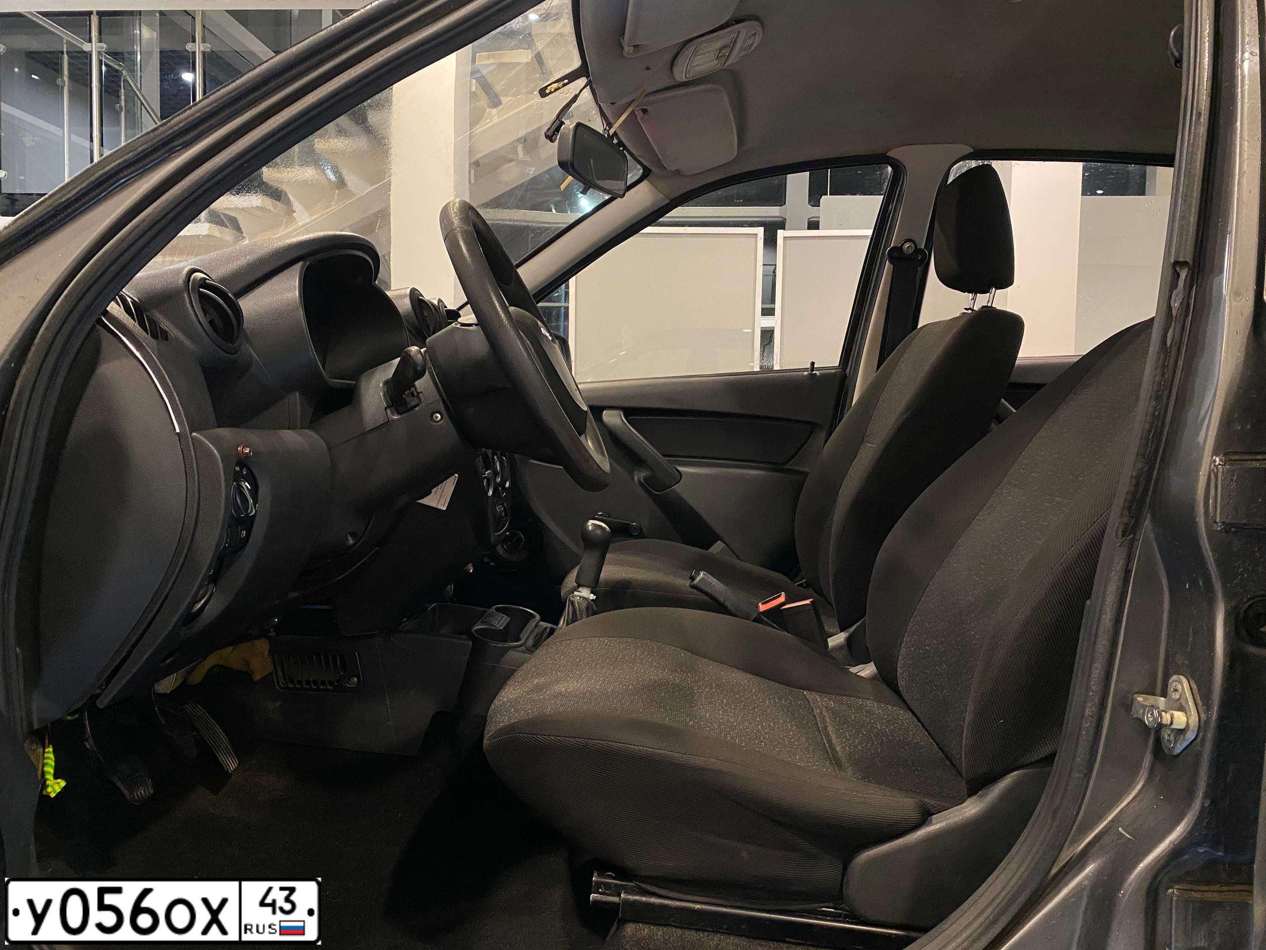 Фото автомобиля LADA 2190 GRANTA, 2013 — госномер У056ОХ43. Цвет: СЕРЕБРИСТО-СЕРЫЙ