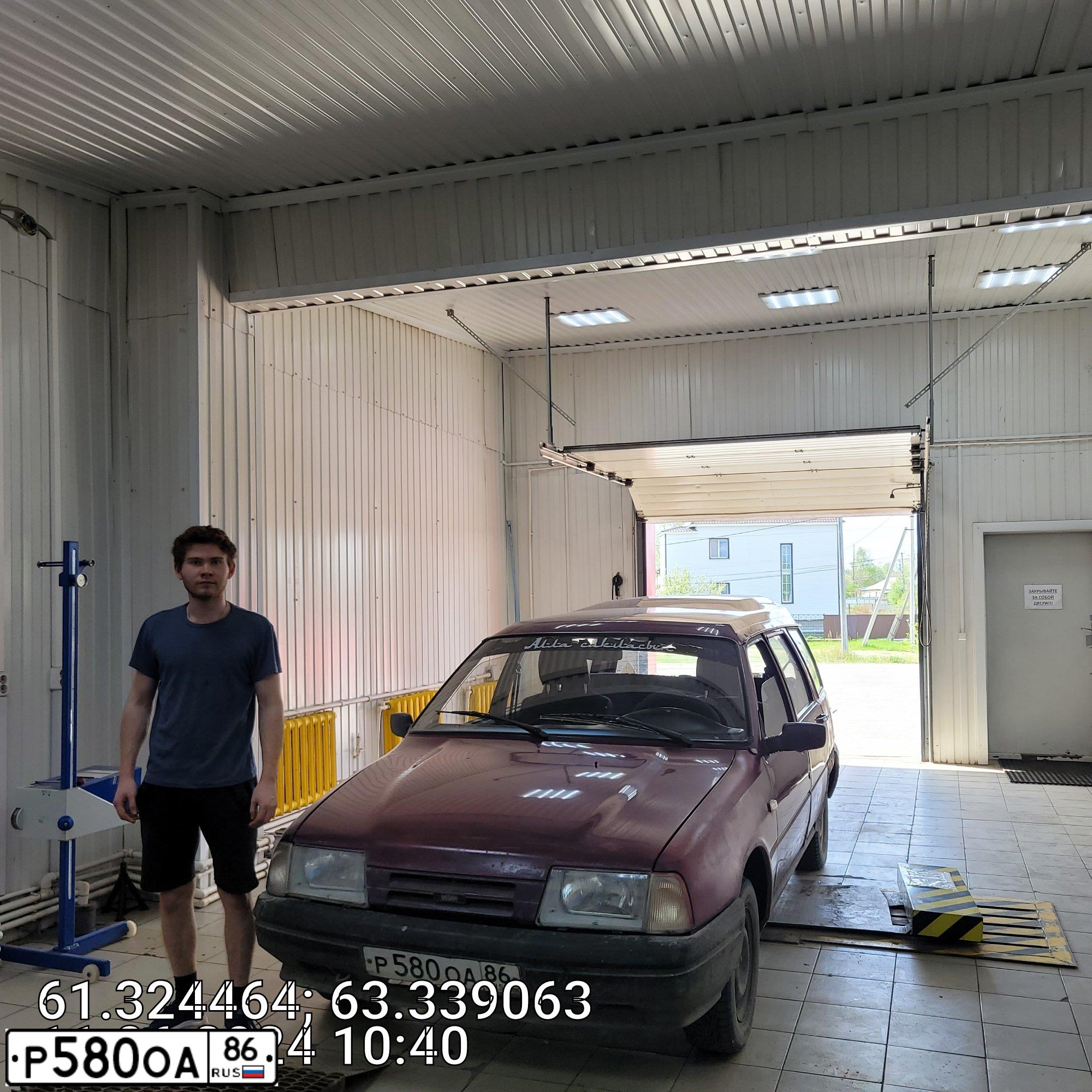 Фото автомобиля IZH 2126, 2004 — госномер Р580ОА86. Цвет: КРАСНЫЙ ГРАНАТ