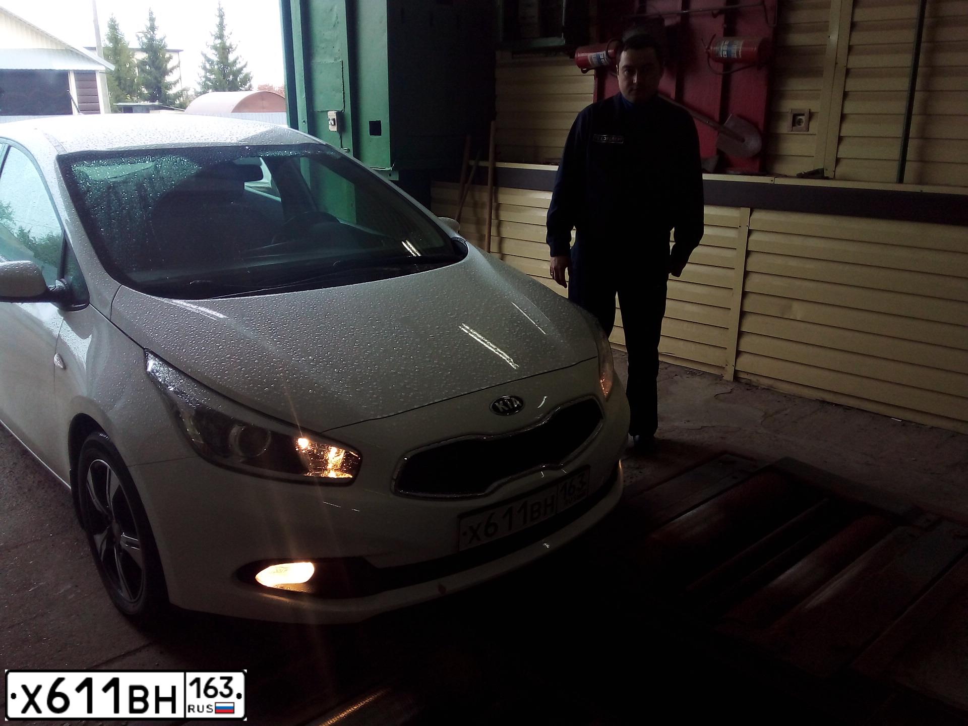 Фото автомобиля KIA CEE'D, 2015 — госномер Р495АМ716. Цвет: Белый