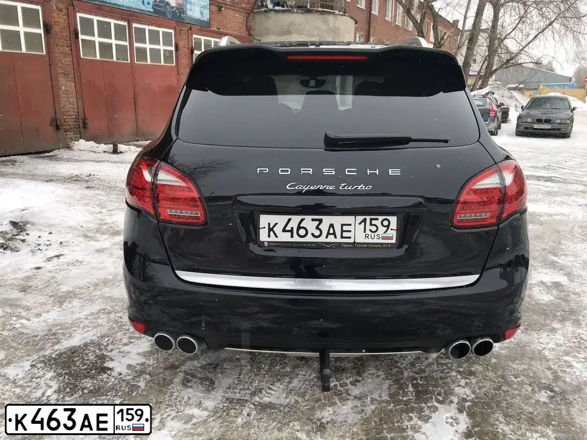 Фото автомобиля PORSCHE CAYENNE, 2011 — госномер Р456КУ72. Цвет: ЧЕРНЫЙ