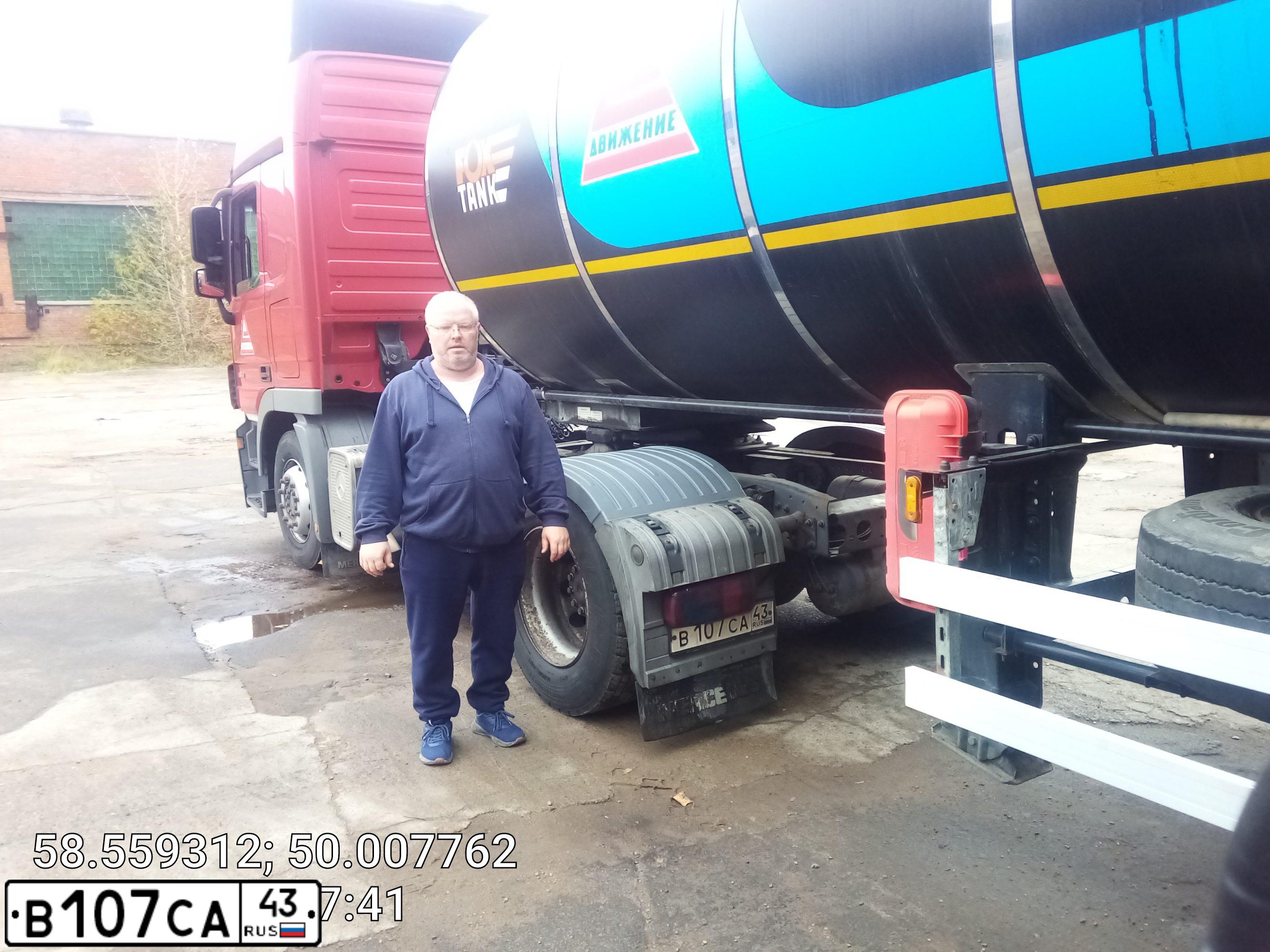 Фото автомобиля MERCEDES ACTROS, 2012 — госномер В107СА43. Цвет: КРАСНЫЙ