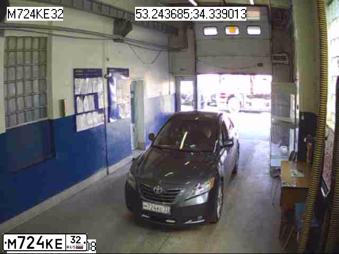 Фото автомобиля TOYOTA CAMRY, 2007 — госномер М724КЕ32. Цвет: СЕРЫЙ