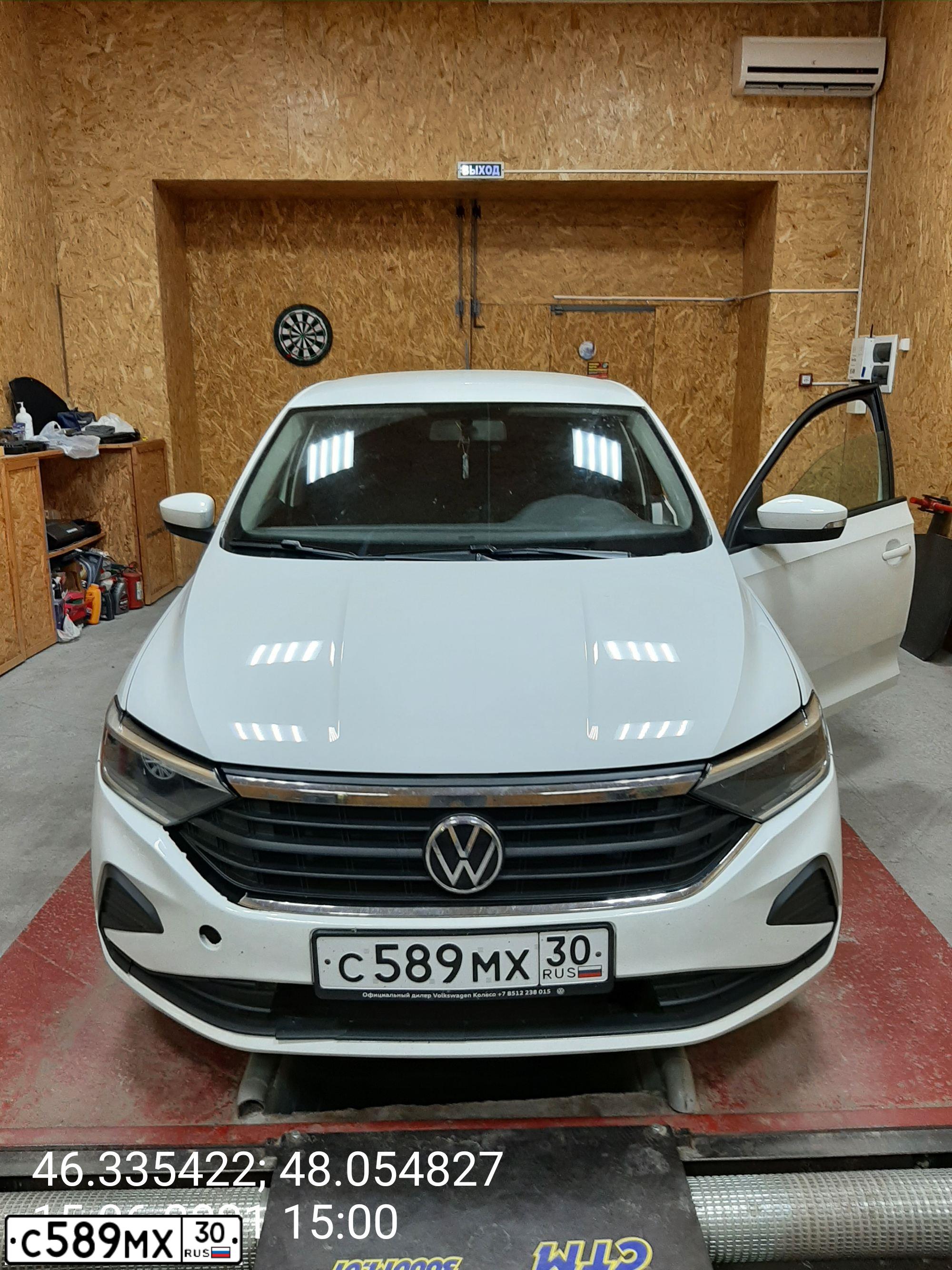 Фото автомобиля VOLKSWAGEN POLO, 2020 — госномер С589МХ30. Цвет: Белый