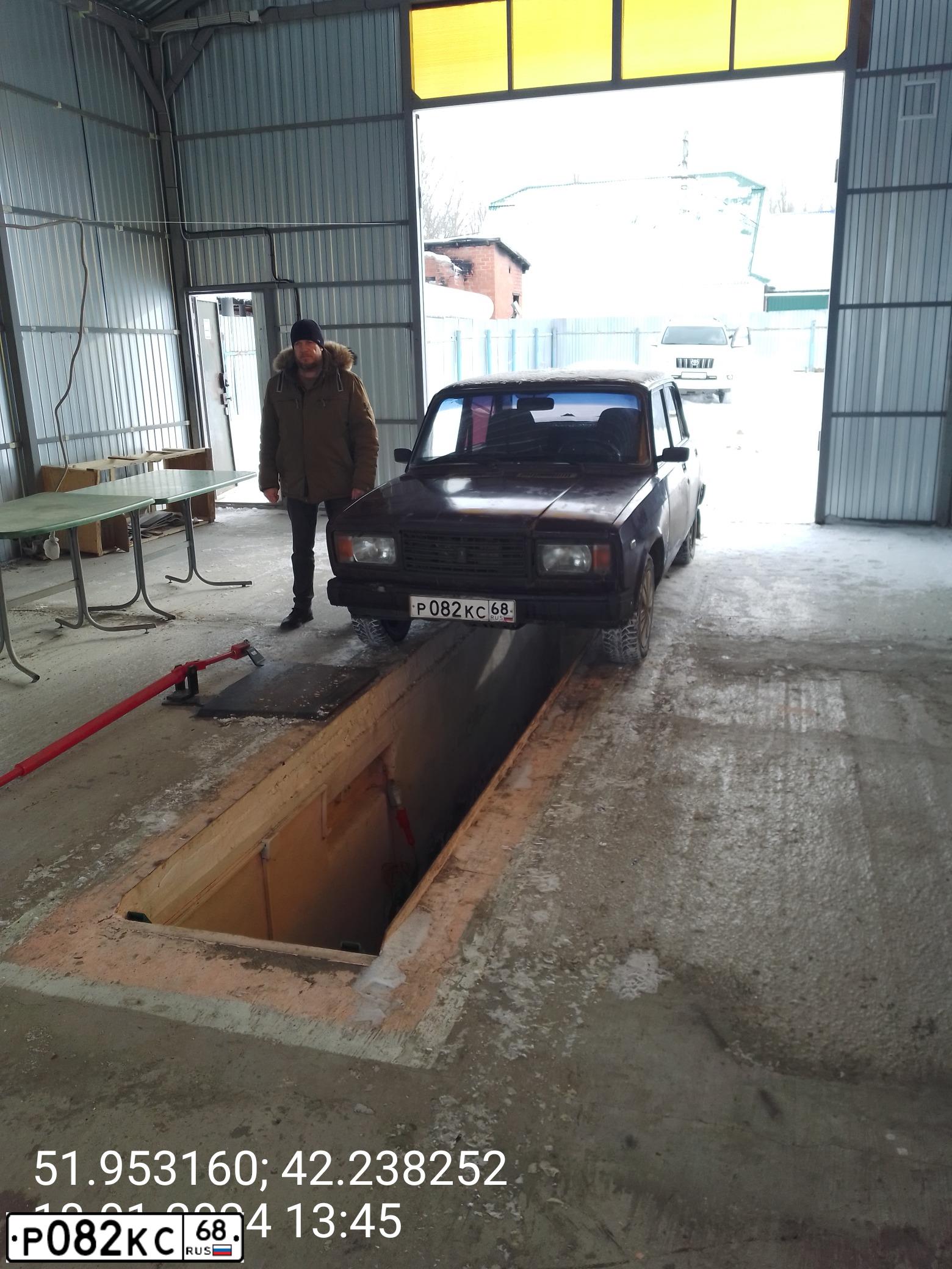 Фото автомобиля LADA 2107 LADA, 2007 — госномер У257КК136. Цвет: ТЕМНО ВИШНЕВЫЙ