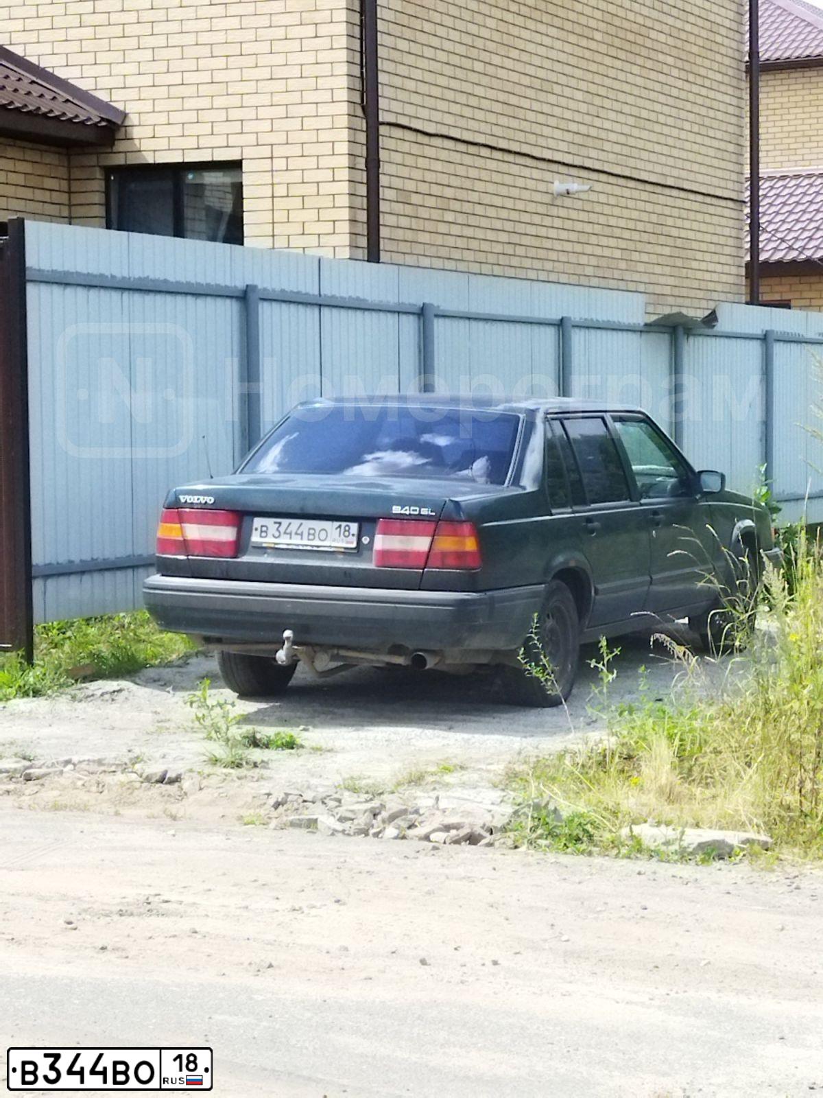 Фото автомобиля VOLVO 900-SERIE, 1990 — госномер В344ВО18. Цвет: синий