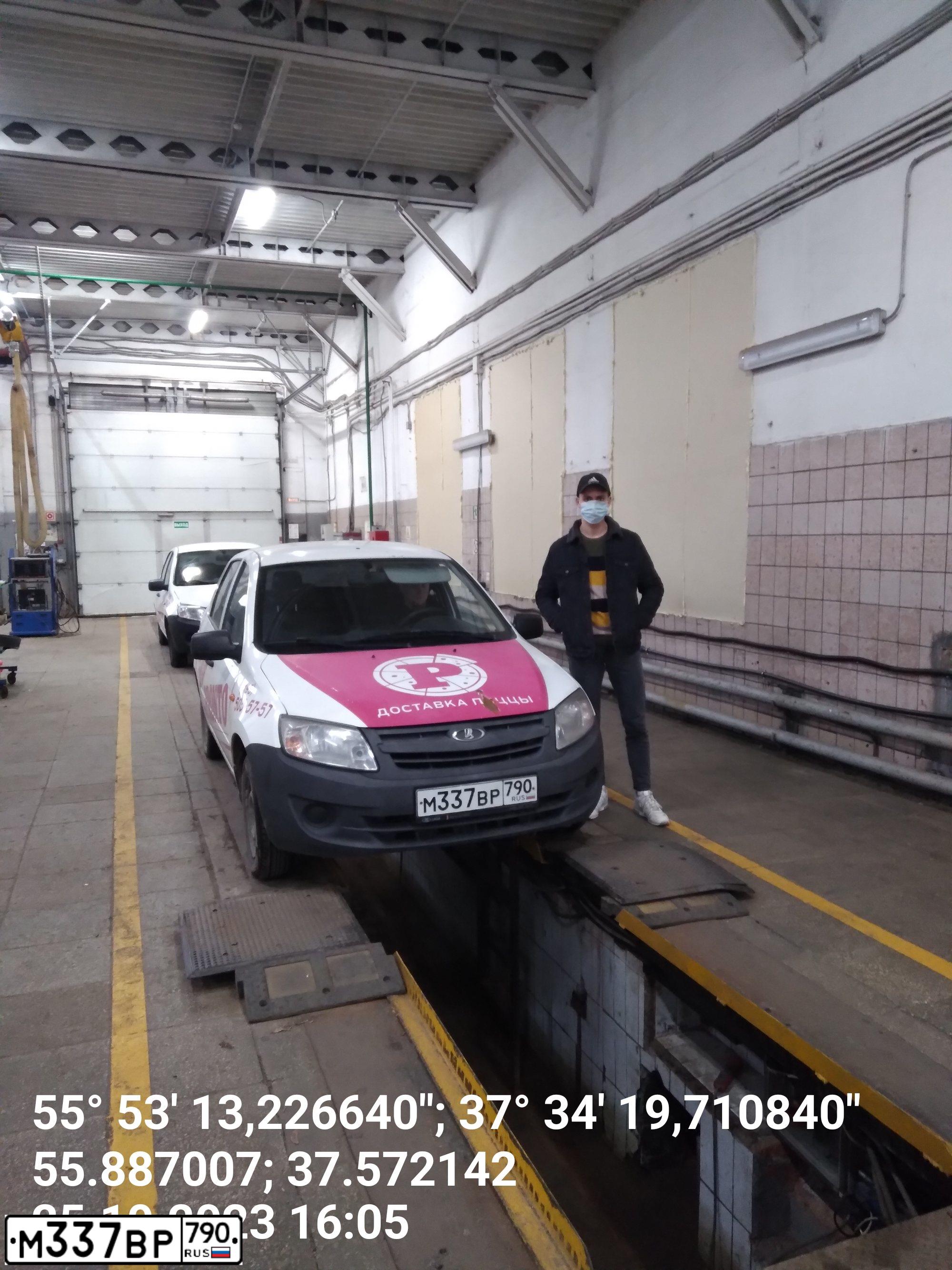 Фото автомобиля LADA 2190 GRANTA, 2017 — госномер М337ВР790. Цвет: Белый