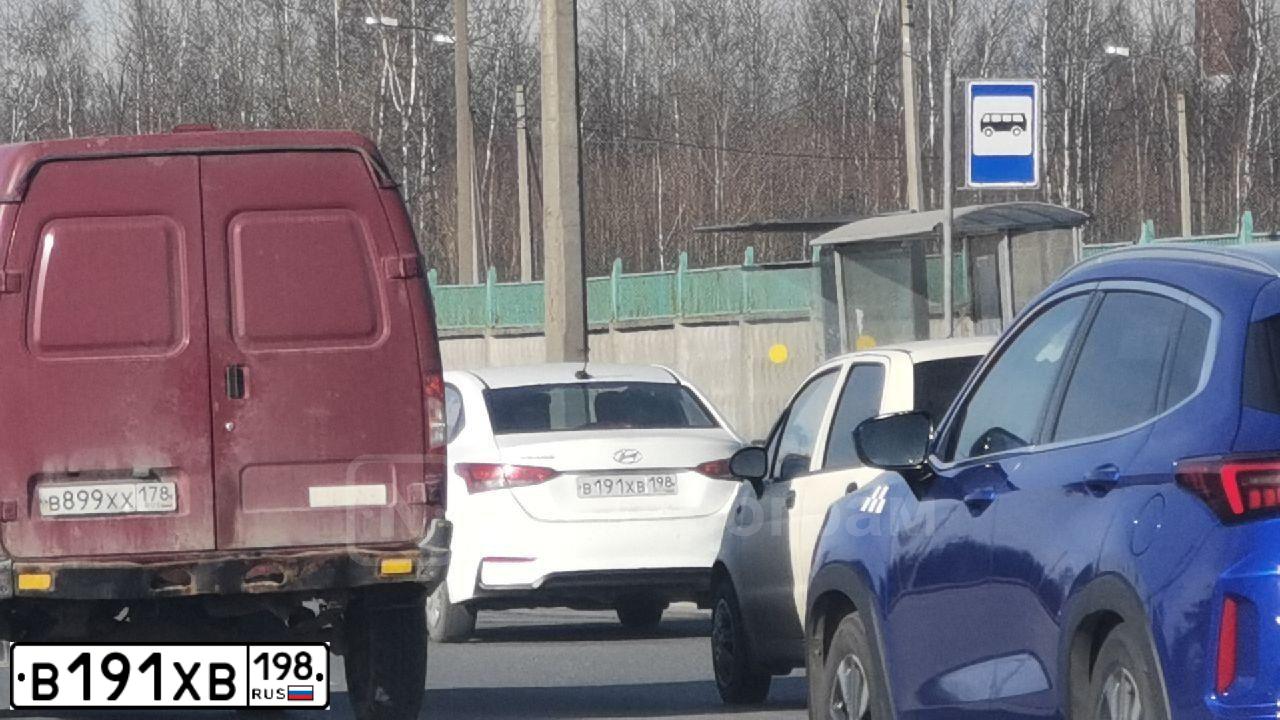 Фото автомобиля HYUNDAI ХЕНДЭ SOLARIS, 2019 — госномер В191ХВ198. Цвет: БЕЛЫЙ