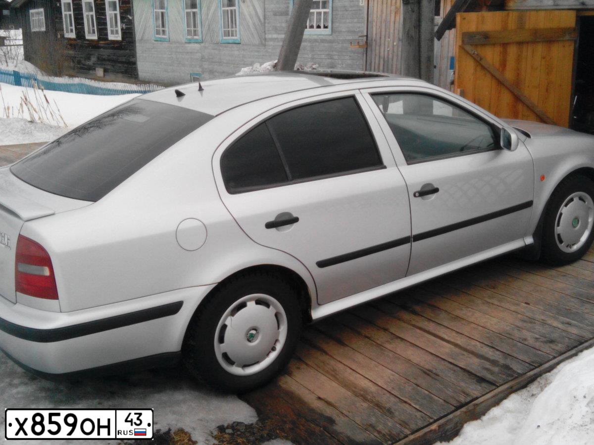 Фото автомобиля SKODA OCTAVIA, 1998 — госномер Х859ОН43. Цвет: СЕРЫЙ