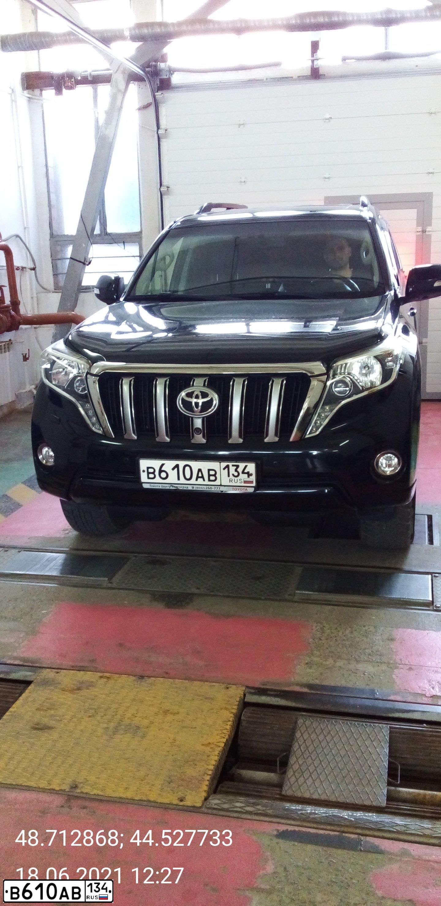 Фото автомобиля TOYOTA LANDCRUISER, 2014 — госномер В610АВ134. Цвет: ЧЕРНЫЙ