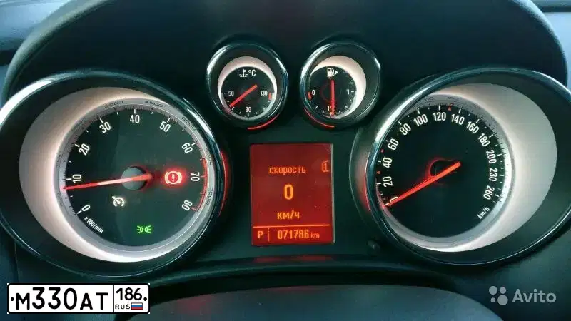 Фото автомобиля OPEL ASTRA, 2013 — госномер К654АЕ186. Цвет: БЕЖЕВЫЙ МЕТАЛЛИК