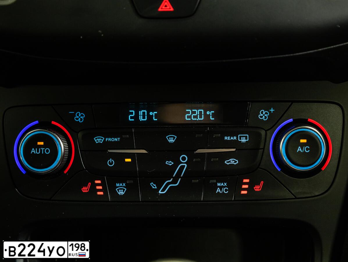 Фото автомобиля FORD FOCUS, 2019 — госномер В224УО198. Цвет: БЕЛЫЙ