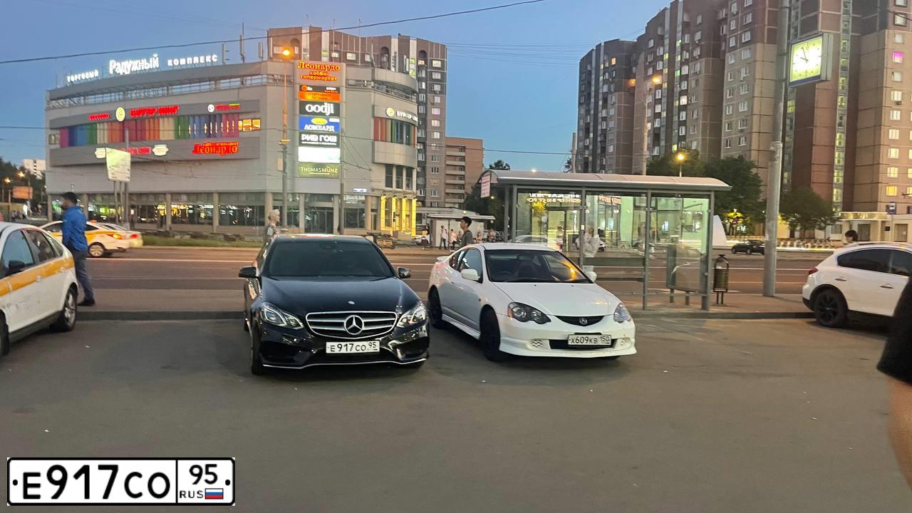 Фото автомобиля MERCEDES E-KLASSE, 2014 — госномер В164УС64. Цвет: ЧЕРНЫЙ