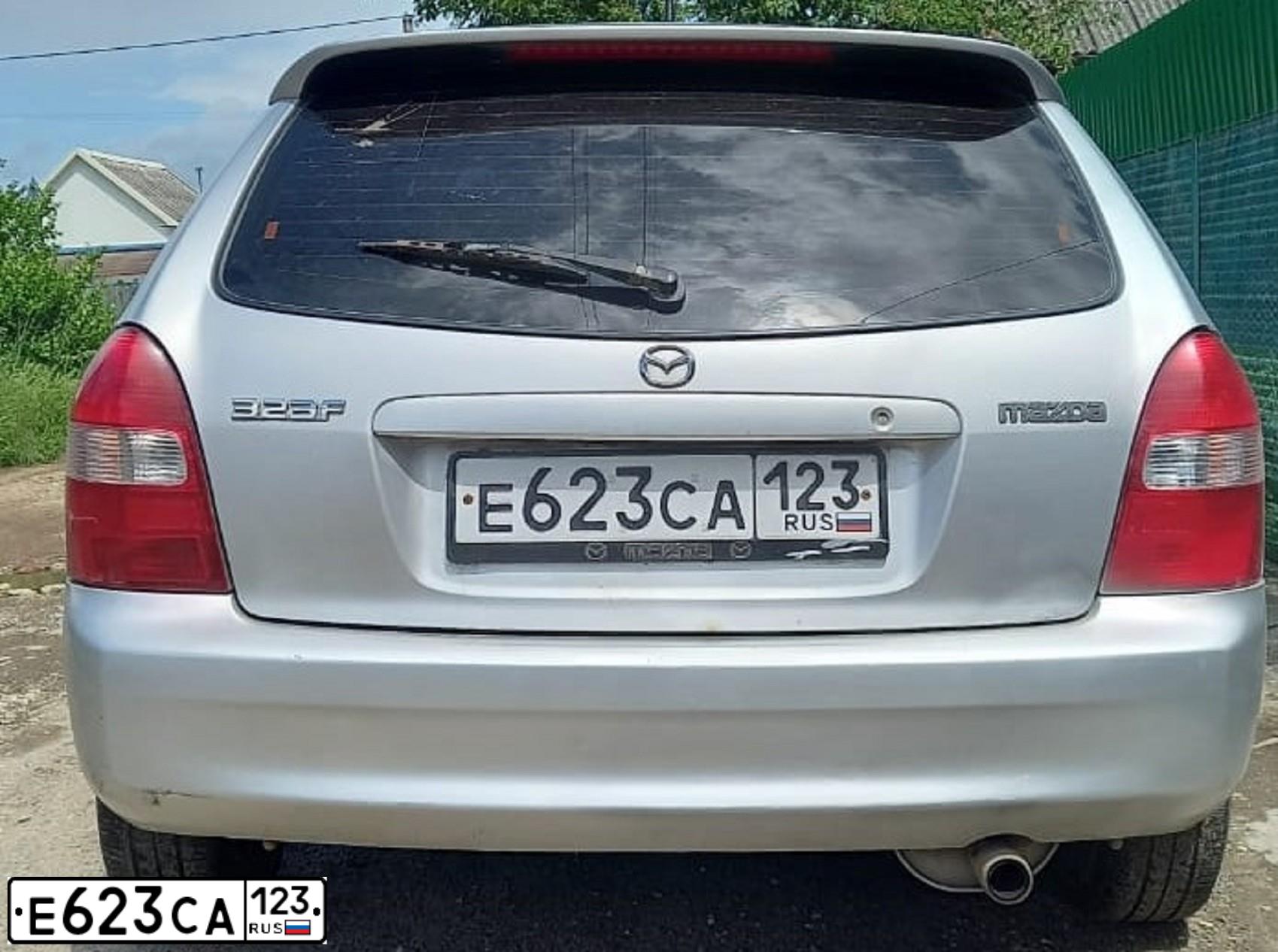 Фото автомобиля MAZDA 323, 2001 — госномер Е623СА123. Цвет: Серебристый