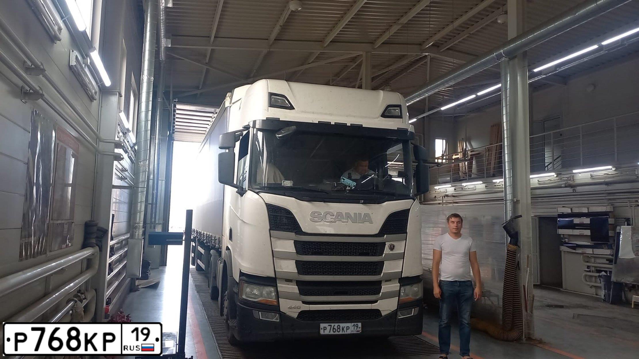 Фото автомобиля SCANIA A SERIE R 4X2, 2019 — госномер Р768КР19. Цвет: Белый