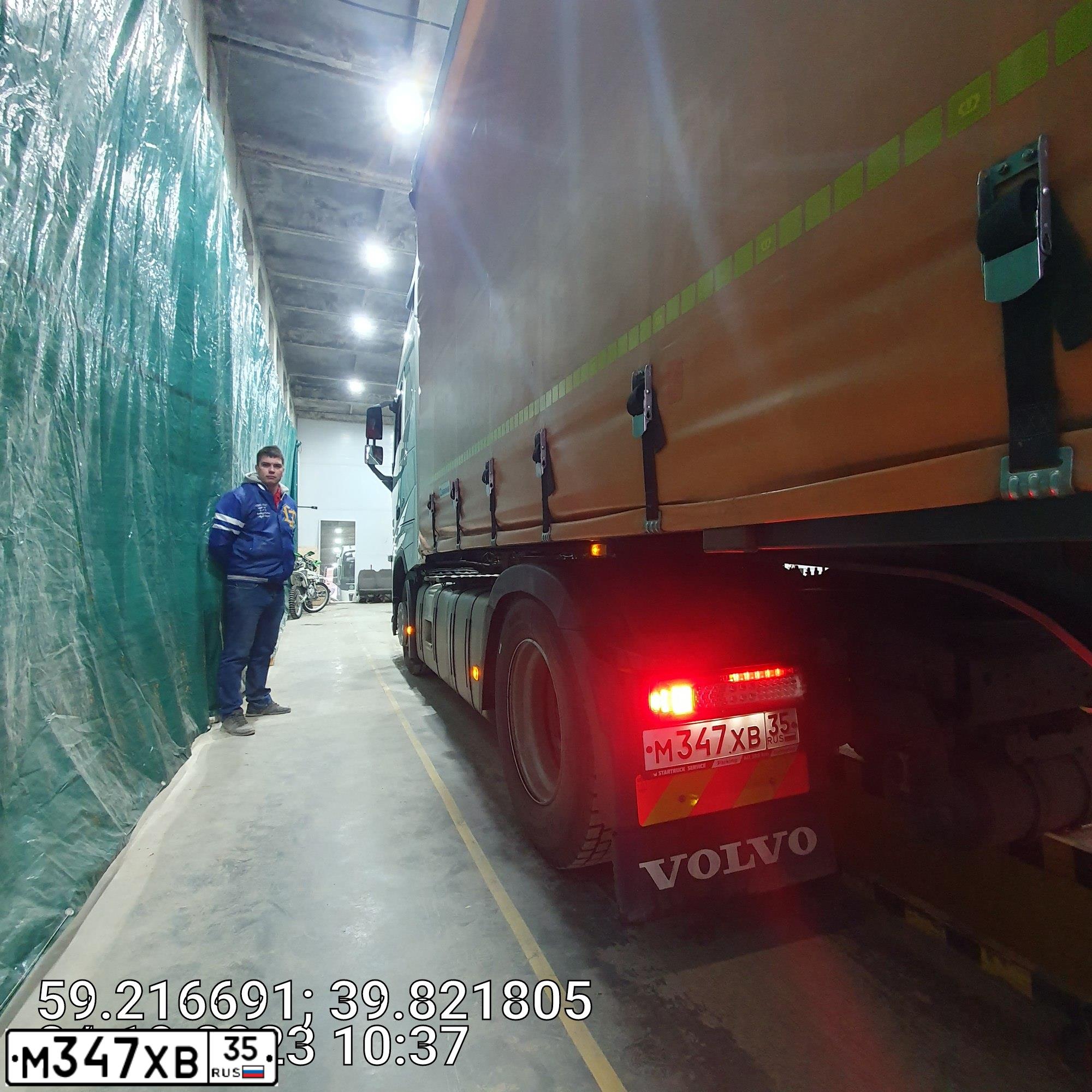 Фото автомобиля VOLVO SERIE FH /4X2/, 2019 — госномер М347ХВ35. Цвет: Белый