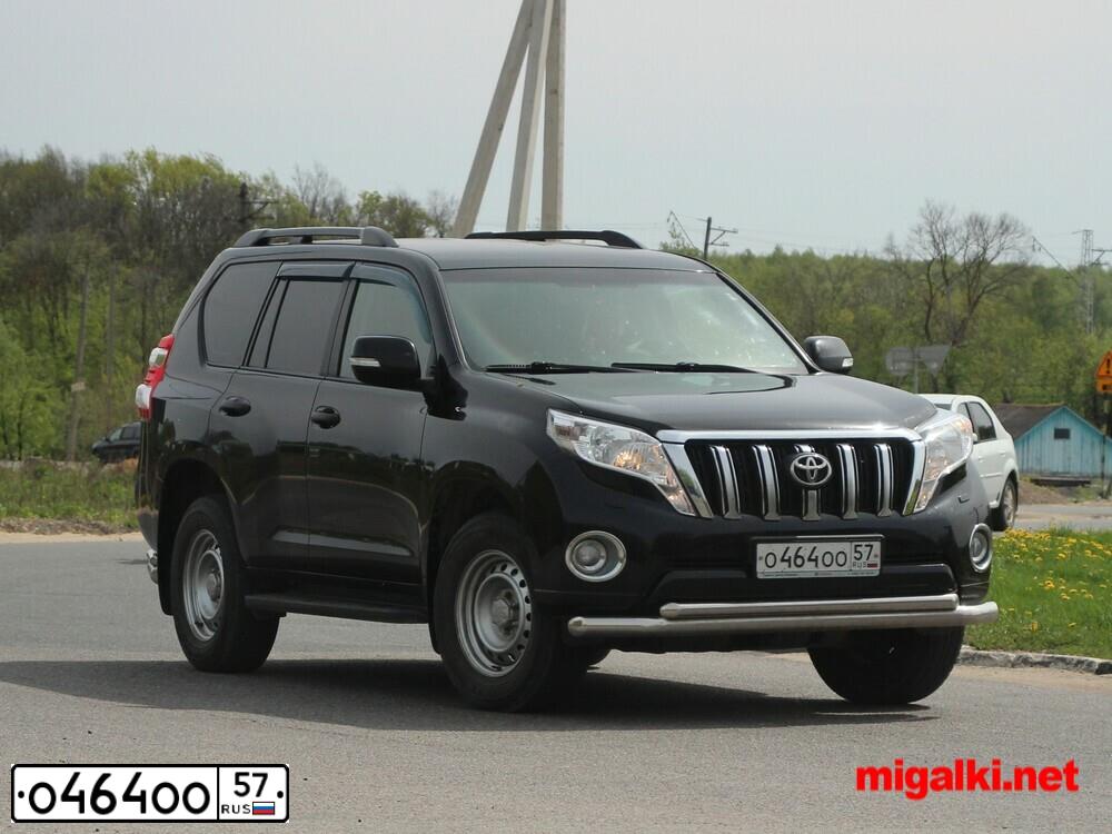 Фото автомобиля TOYOTA LANDCRUISER, 2016 — госномер О464ОО57. Цвет: ЧЕРНЫЙ