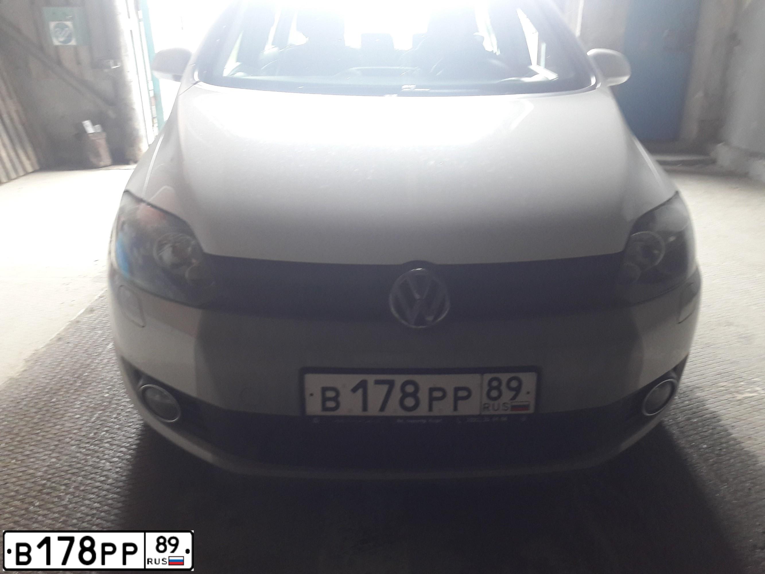 Фото автомобиля VOLKSWAGEN GOLF PLUS, 2012 — госномер В178РР89. Цвет: Белый