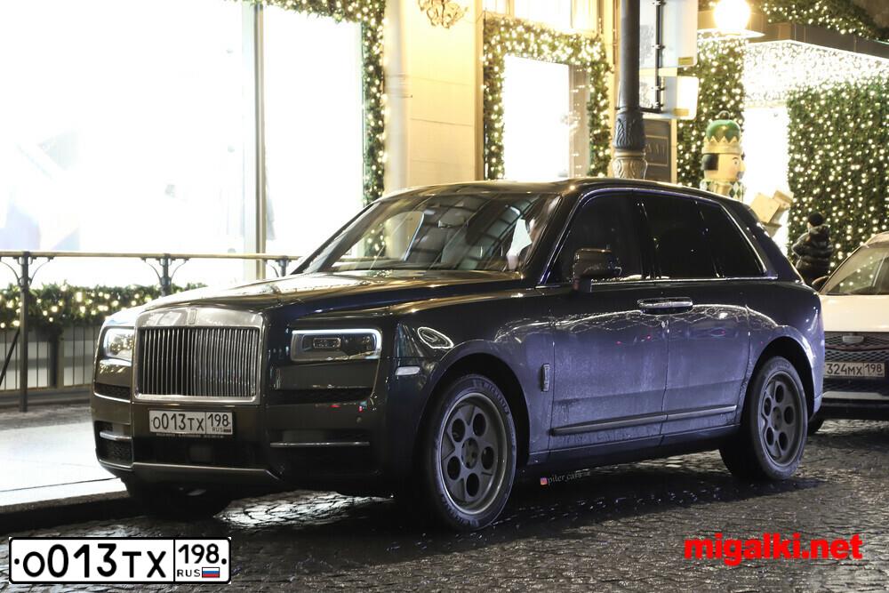 Фото автомобиля ROLLS ROYCE GHOST, 2021 — госномер О013ТХ198. Цвет: СЕРЫЙ