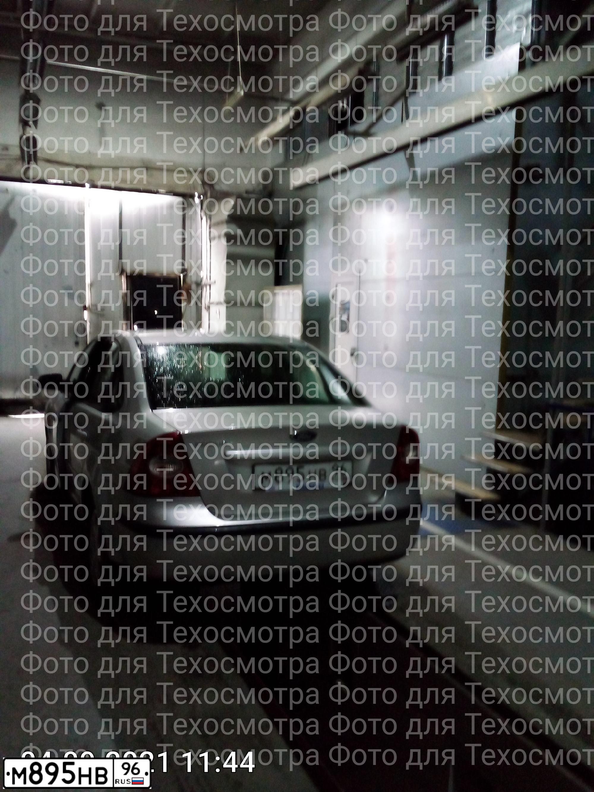 Фото автомобиля FORD FOCUS, 2005 — госномер М895НВ96. Цвет: СЕРЕБРИСТЫЙ