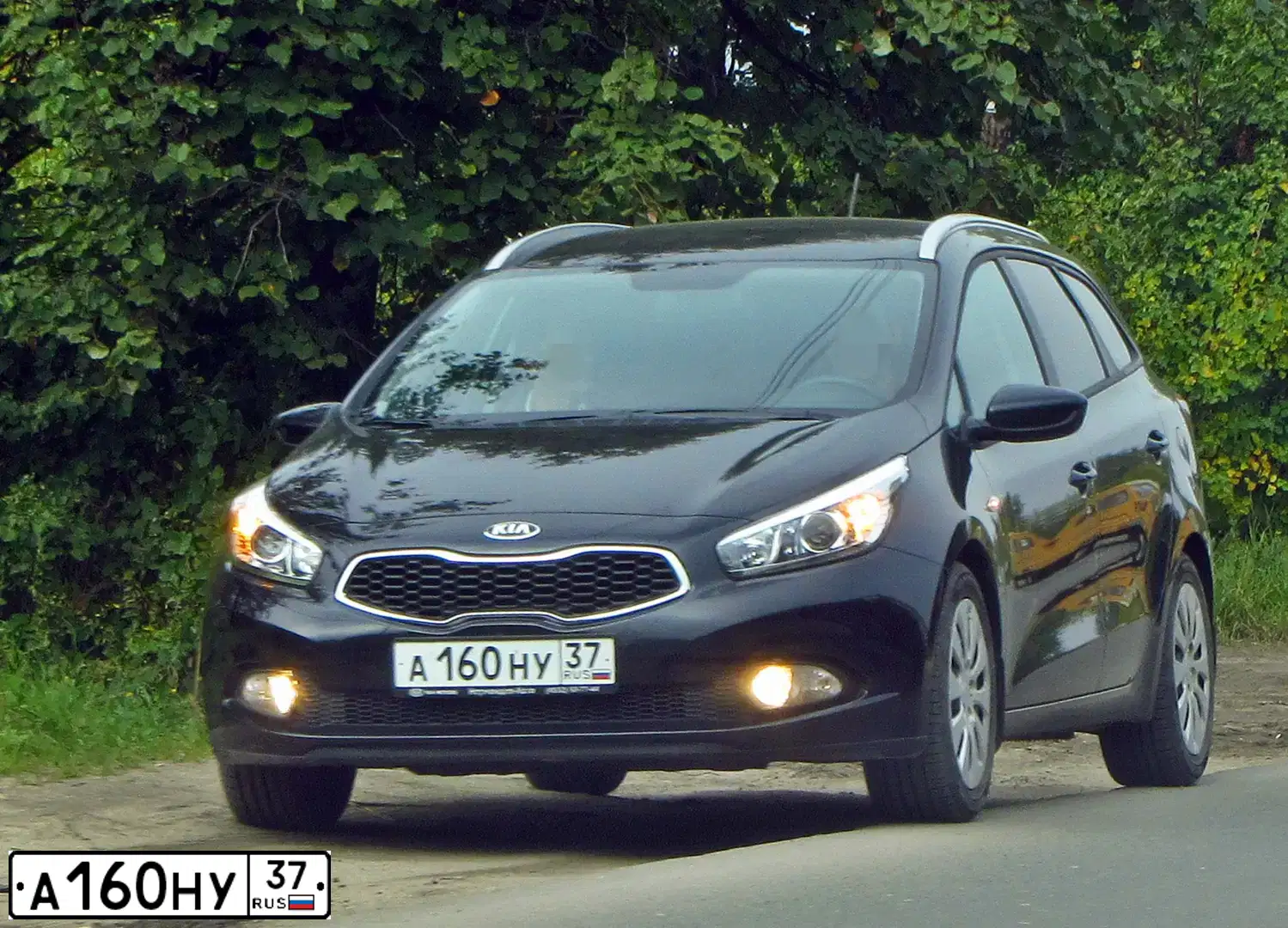 Фото автомобиля KIA CEE'D, 2014 — госномер А160НУ37. Цвет: ЧЕРНЫЙ ПЕРЛАМУТР