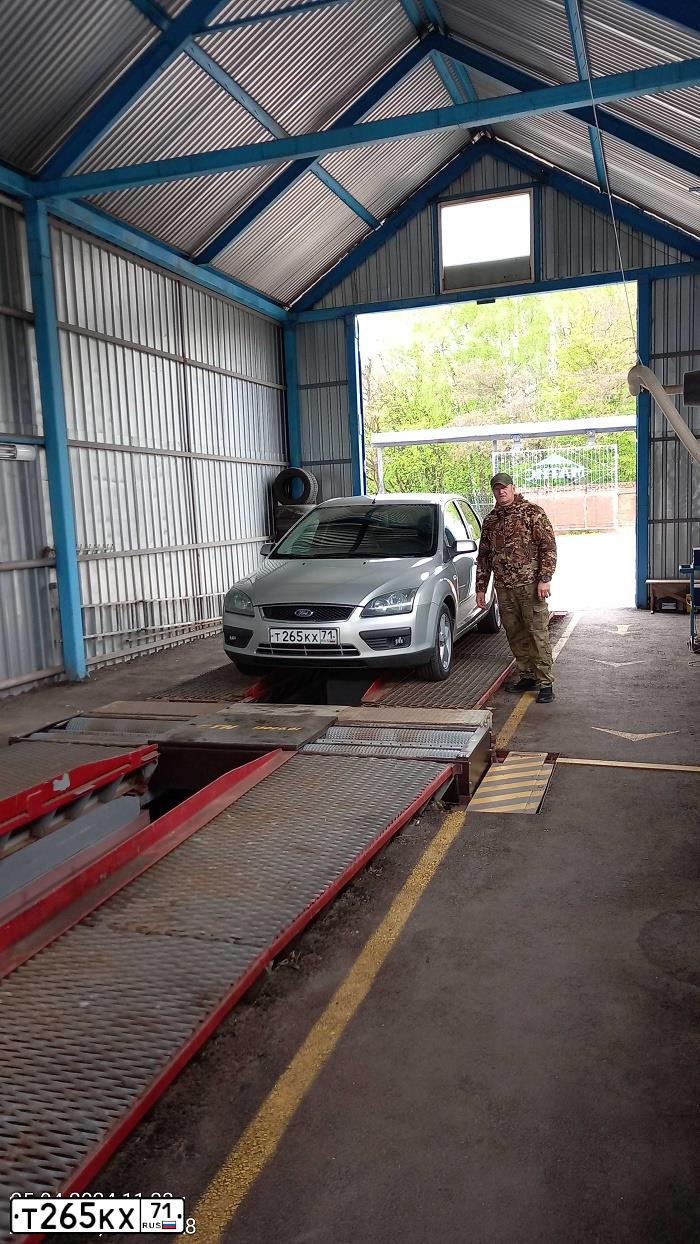Фото автомобиля FORD FOCUS, 2007 — госномер Е009ЕЕ71. Цвет: Серебристый