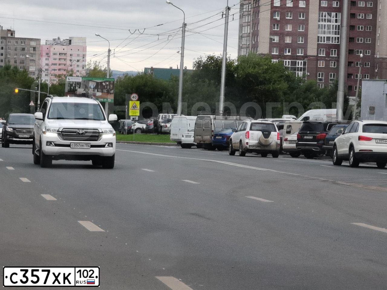 Фото автомобиля TOYOTA LANDCRUISER 200, 2016 — госномер В633ВМ702. Цвет: Белый