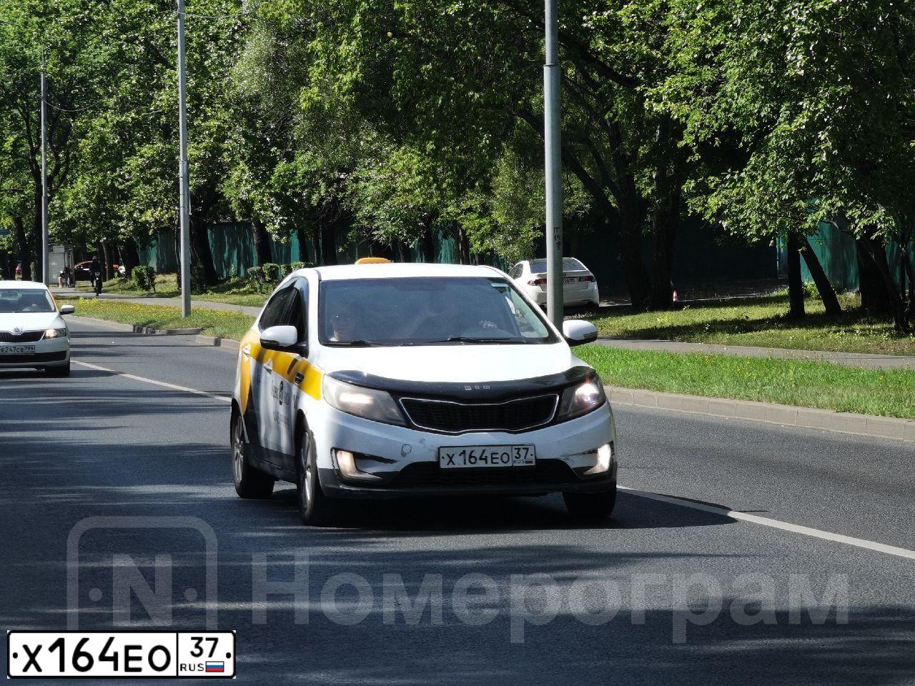 Фото автомобиля KIA RIO, 2013 — госномер С237СА05. Цвет: БЕЖЕВЫЙ