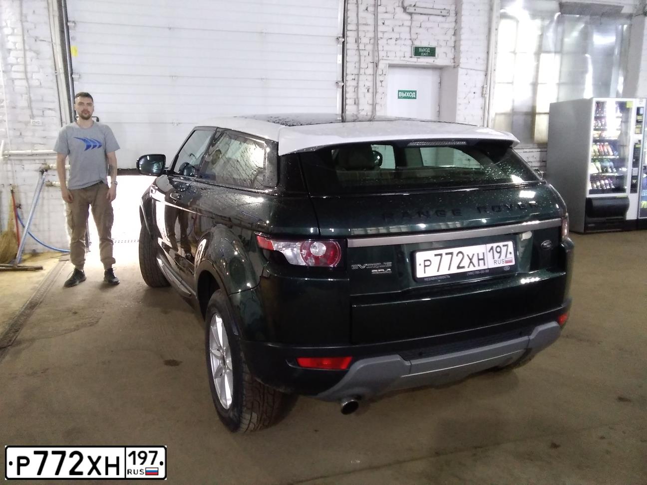 Фото автомобиля LAND ROVER RANGE ROVER EVOQUE, 2012 — госномер Р138НМ68. Цвет: ЗЕЛЕНЫЙ ТЕМНЫЙ