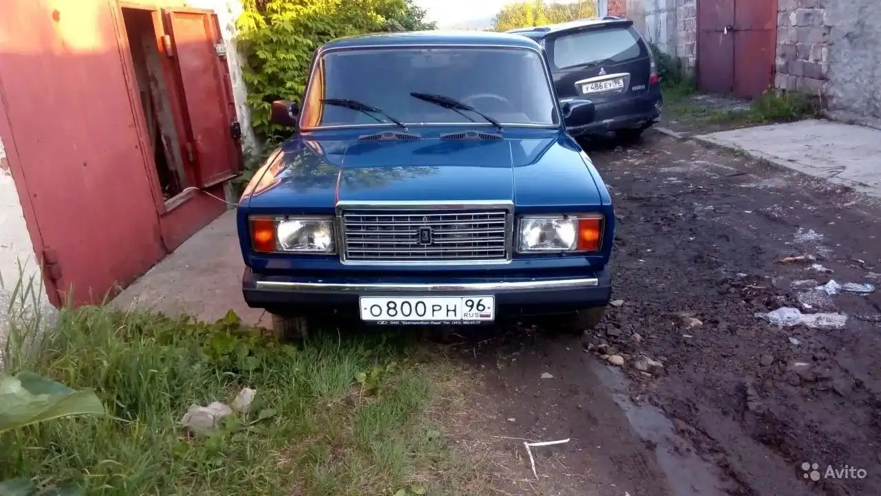 Фото автомобиля MITSUBISHI GRANDIS, 2007 — госномер У486ЕУ96. Цвет: ЧЕРНЫЙ