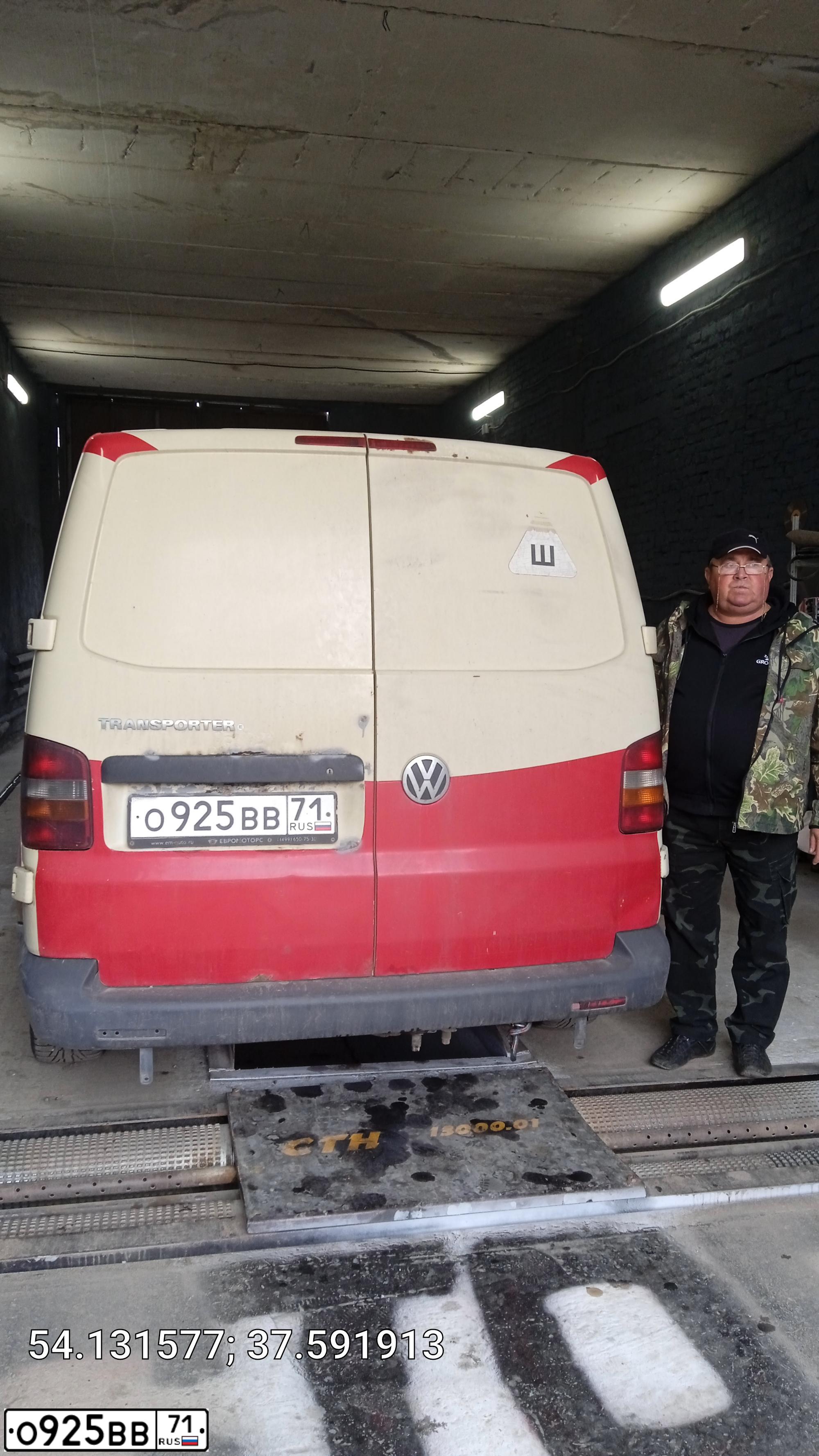 Фото автомобиля VOLKSWAGEN TRANSPORTER, 2008 — госномер О925ВВ71. Цвет: БЕЖЕВЫЙ